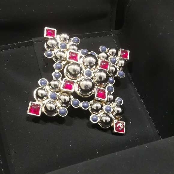💯 Chanel brooch - Picture 2 of 3
